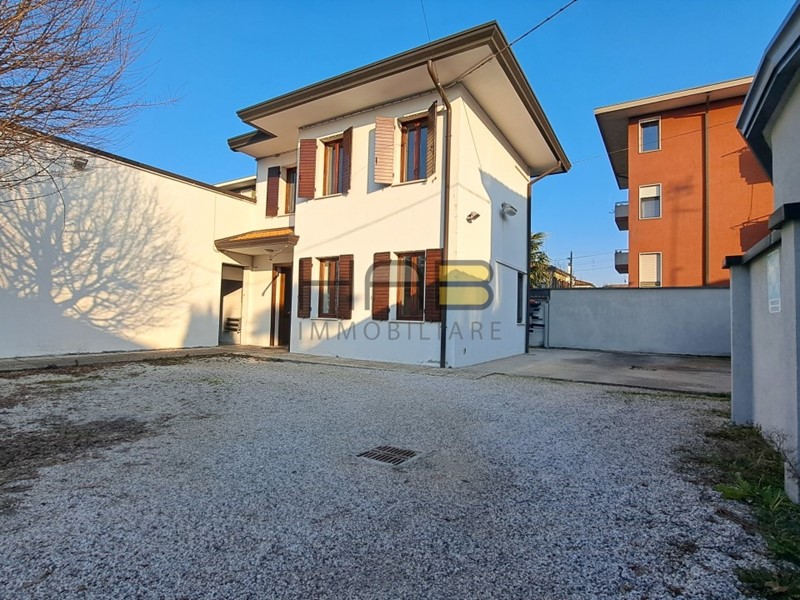 Casa Indipendente in Vendita a Padova, zona San Antonino, 170'000€, 80 m²
