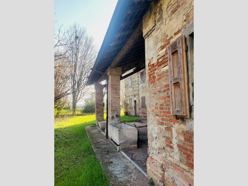 Casa Indipendente in Vendita a Sissa Trecasali, zona Ronco Campo Canneto, 120'000&euro;, 250 m²