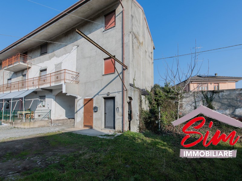Casa Semi Indipendente in Vendita a Vicolungo, 155'000€, 270 m²
