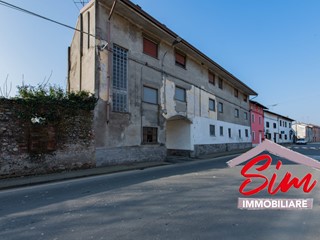 Casa Semi Indipendente in Vendita a Vicolungo, 155'000€, 270 m²
