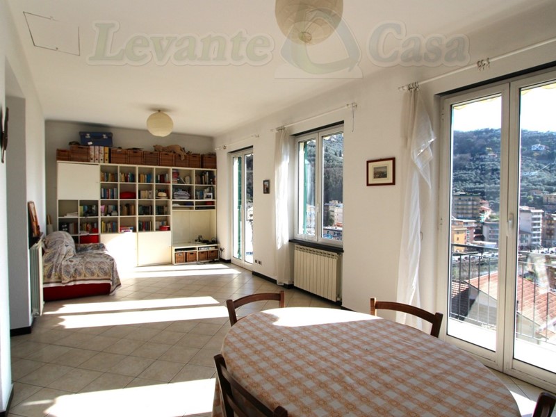 Appartamento in Affitto a Recco, 1'200€, 75 m², arredato, con Box