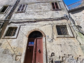 Casa Semi Indipendente in Vendita a Lugnano in Teverina, 33'000€, 99 m²