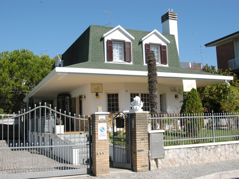 Casa Indipendente in Affitto a Lignano Sabbiadoro, zona Lignano Sabbiadoro, 6'000€, 120 m², arredato