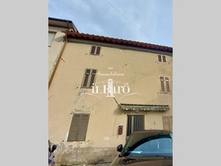 Casa Indipendente in Vendita a Massarosa, 150'000€, 270 m², arredato