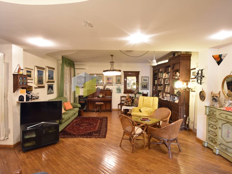 Appartamento in Vendita a Pisa, 280'000€, 156 m², con Box