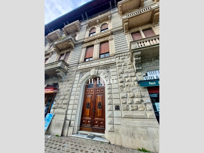 Appartamento in Vendita a Lucca, 865'000€, 200 m², arredato