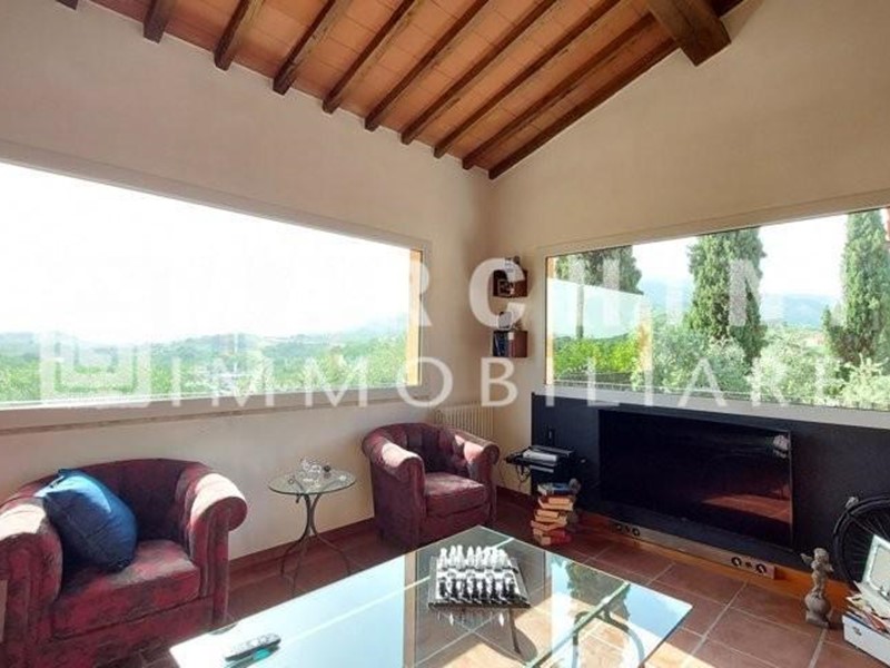 Casale in Vendita a Pescia, 599'000€, 360 m², arredato, con Box