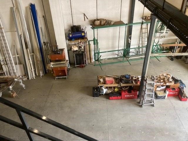 Capannone in Vendita a Livorno, 280'000&euro;, 250 m²