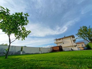 Villa bifamiliare in Vendita a Montignoso, zona Cervaiolo, 450'000€, 150 m²