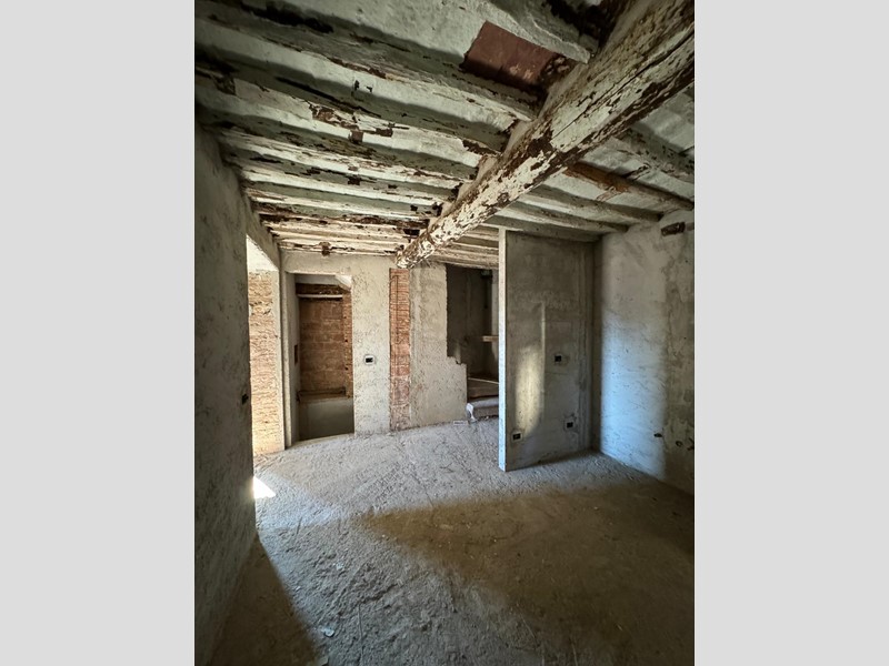 Casa Semi Indipendente in Vendita a Capannori, zona Colle di Compito, 70'000€, 150 m²