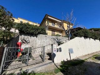 Villa bifamiliare in Vendita a Castagneto Carducci, 595'000€, 240 m², arredato