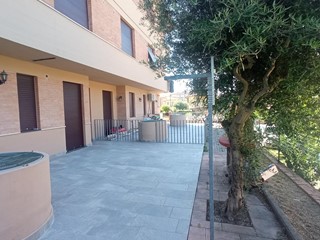 Trilocale in Vendita a Castelfranco di Sotto, 140'000€, 65 m², con Box