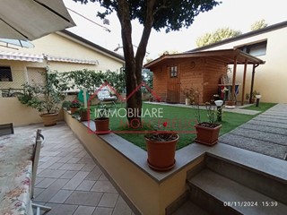 Appartamento in Vendita a Camaiore, 269'000&euro;, 70 m², arredato