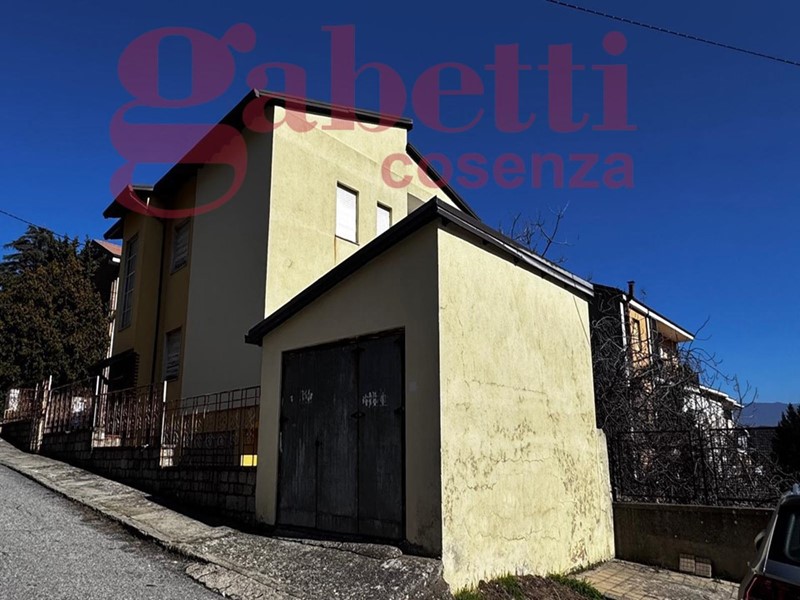 Appartamento in Vendita a Carolei, 230'000€, 370 m²