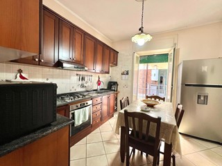 Trilocale in Vendita a Pozzuoli, 150'000€, 70 m²