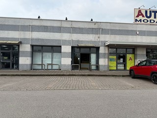 Negozio in Vendita a Pessano con Bornago, 220'000€, 180 m²