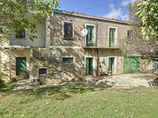 Casale in Vendita a San Martino d'Agri, 140'000&euro;, 200 m², con Box
