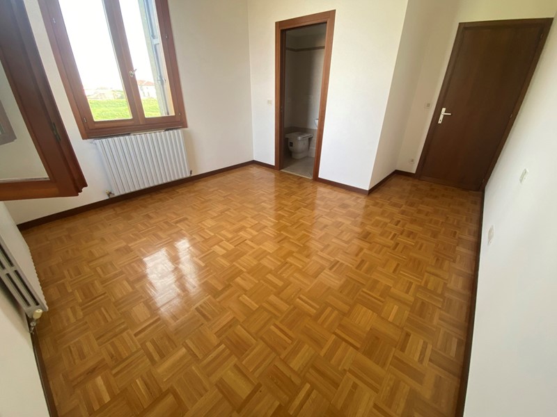Trilocale in Vendita a Bovolenta, 145'000€, 115 m²