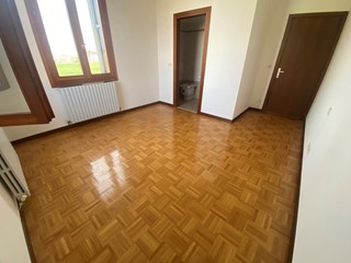 Trilocale in Vendita a Bovolenta, 145'000€, 115 m²