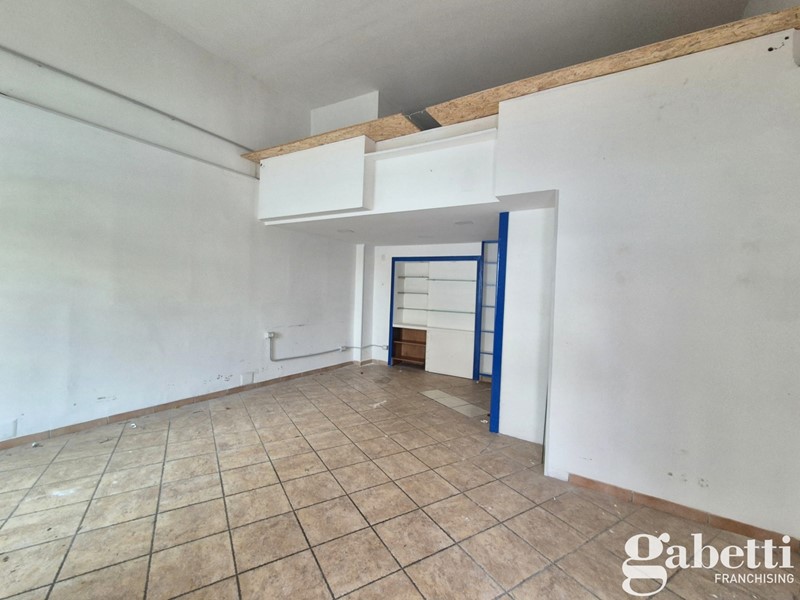 Negozio in Affitto a Pomigliano d'Arco, 480€, 40 m²