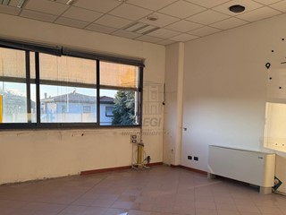 Ufficio in Affitto a Lucca, 1'200€, 110 m²