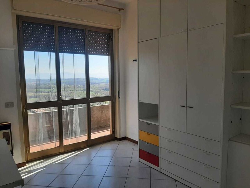 Appartamento in Vendita a Avigliano Umbro, 85'000€, 135 m²
