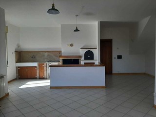 Appartamento in Vendita a Avigliano Umbro, 85'000€, 135 m²