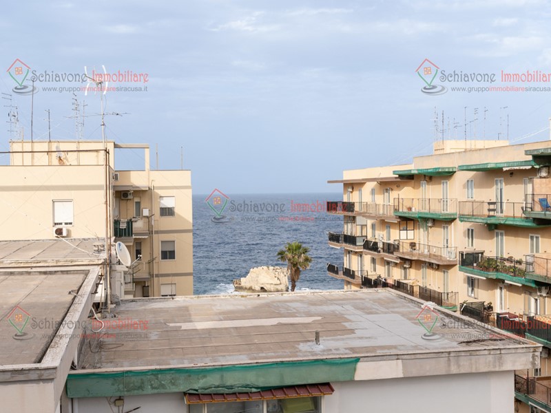 Appartamento in Vendita a Siracusa, zona Tunisi Grottasanta, 140'000€, 159 m²