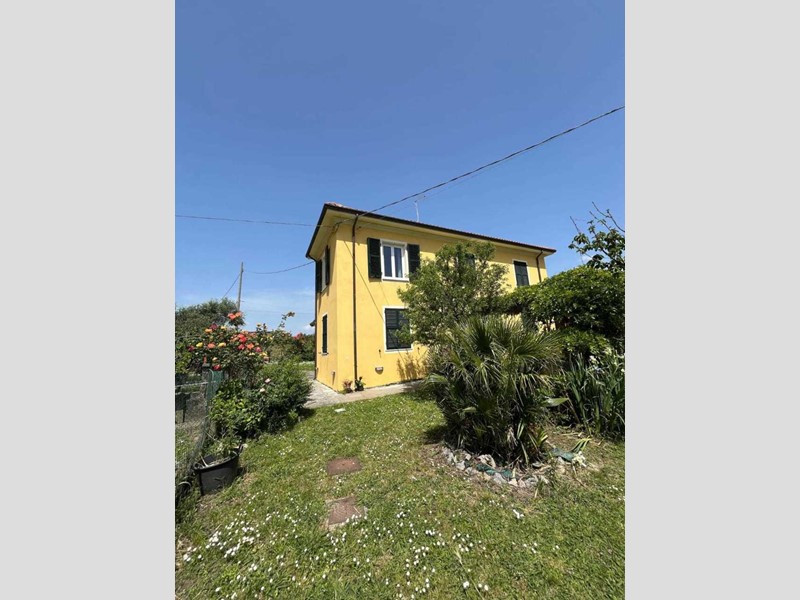 Casa Indipendente in Vendita a Ameglia, 310'000€, 147 m²