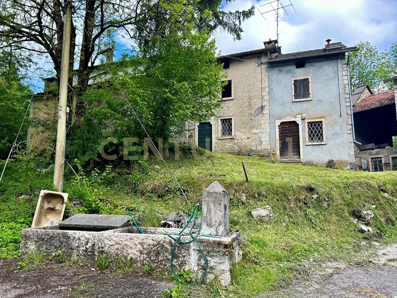 Casa Indipendente in Vendita a Velo Veronese, 100'000€, 233 m²