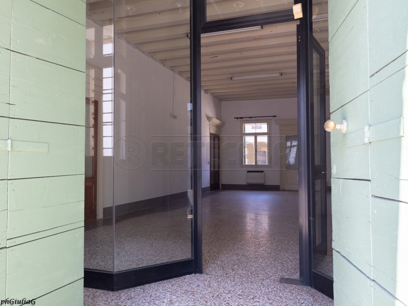 Immobile commerciale in Affitto a Villaverla, 1'200€, 120 m²