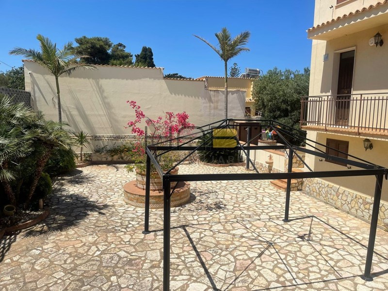 Casa Indipendente in Vendita a Erice, zona Pizzolungo, 290'000&euro;, 170 m²