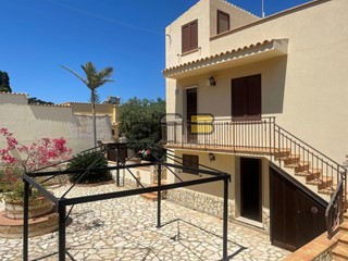 Casa Indipendente in Vendita a Erice, zona Pizzolungo, 290'000&euro;, 170 m²