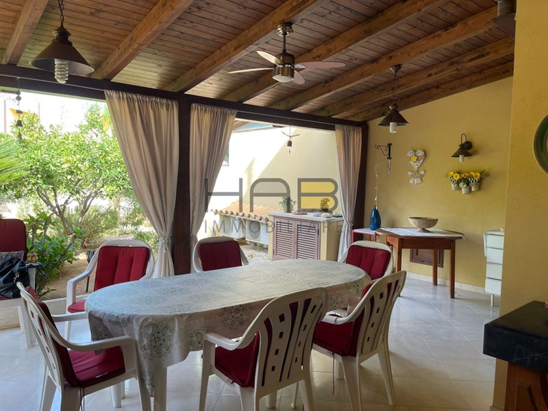 Casa Indipendente in Vendita a Valderice, zona Bonagia, 280'000€, 205 m², con Box