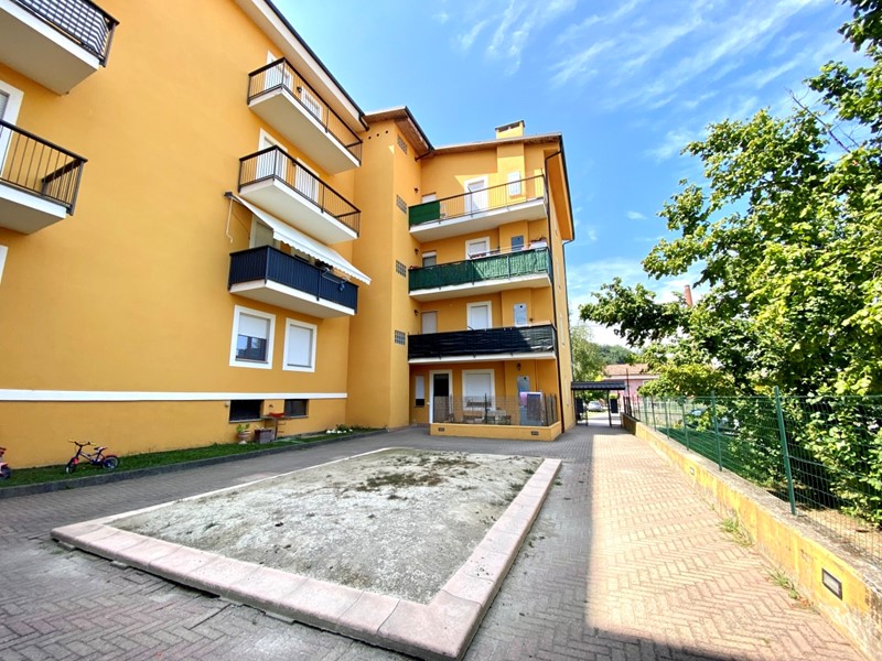 Appartamento in Vendita a Dogliani, 117'000€, 106 m², con Box