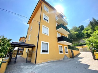 Appartamento in Vendita a Dogliani, 117'000€, 106 m², con Box