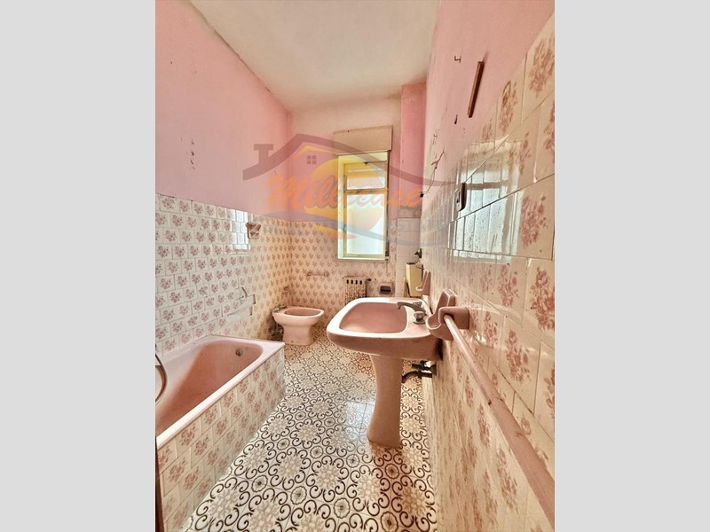 Appartamento in Vendita a Siracusa, zona Tisia - Tica - Zecchino, 79'000&euro;, 110 m²