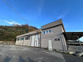 Capannone in Vendita a Massa, 1'300'000€, 750 m²