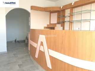 Capannone in Affitto a Limbiate, 700€, 33 m²