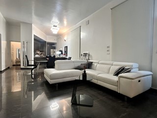 Appartamento in Vendita a Jesi, 360'000€, 150 m², con Box