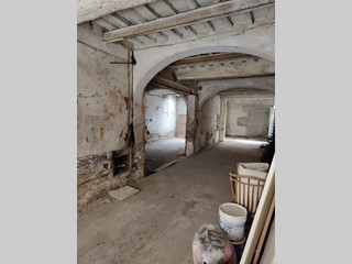 Magazzino in Vendita a Cascina, 60'000€, 140 m²