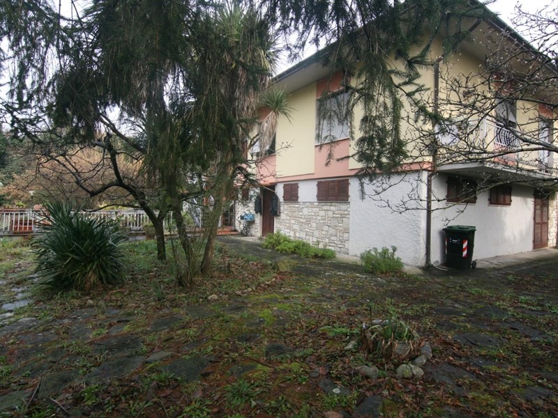 Casa Indipendente in Vendita a Carrara, 630'000€, 260 m², con Box