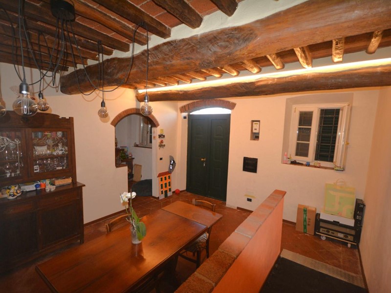 Casa Indipendente in Vendita a Capannori, zona Marlia, 148'000€, 110 m², arredato
