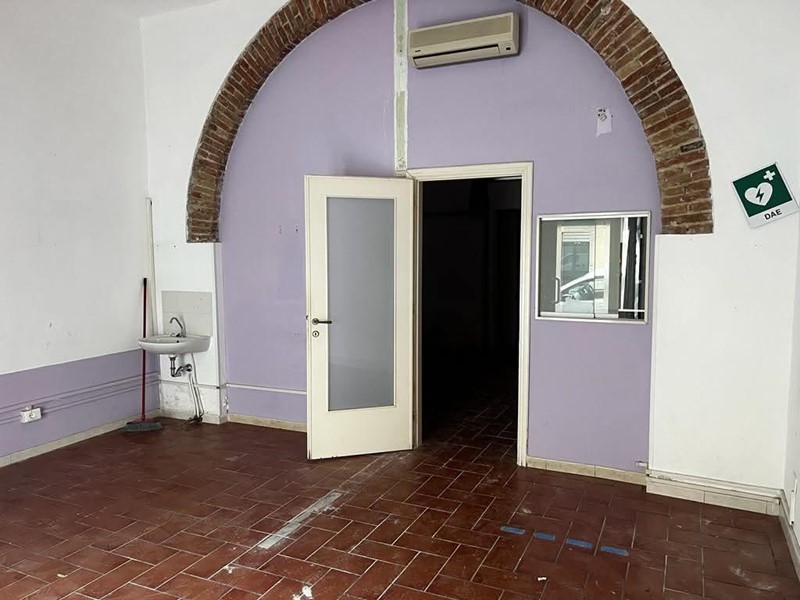 Immobile commerciale in Affitto a Livorno, 900€, 100 m²