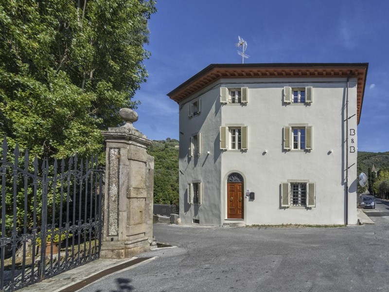 Attività commerciale in Vendita a Lucca, 550'000€, 205 m²