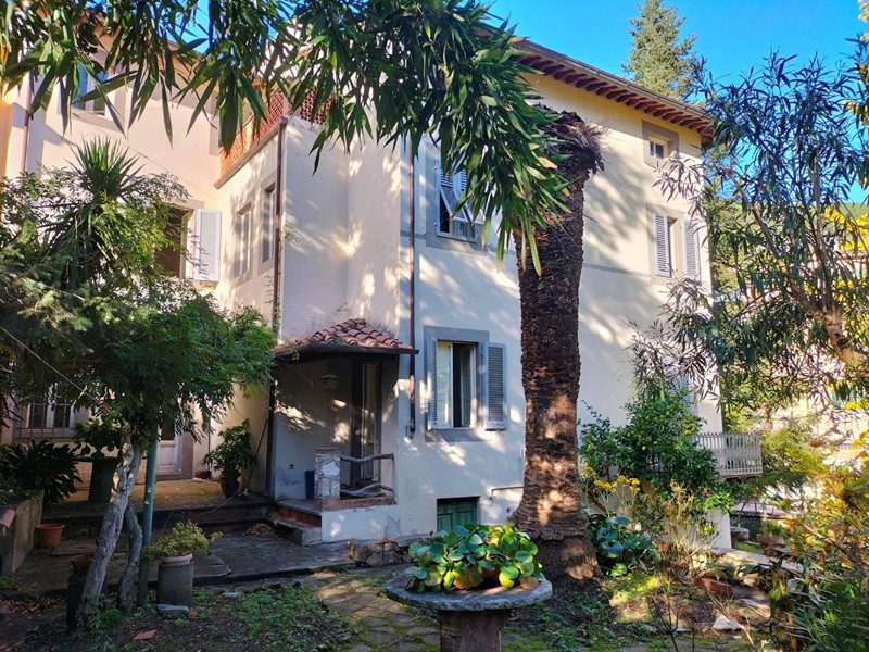 Casale in Vendita a Pisa, 470'000€, 830 m², con Box