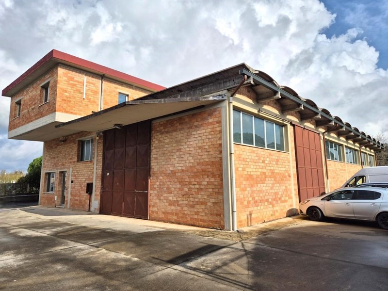 Capannone in Vendita a Castelfranco di Sotto, 330'000€, 800 m²