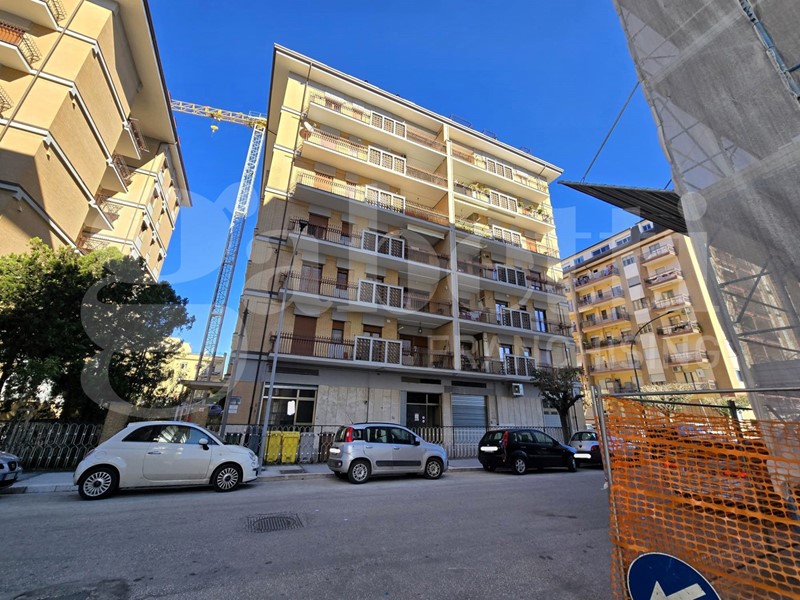 Negozio in Vendita a Isernia, 75'000&euro;, 72 m²