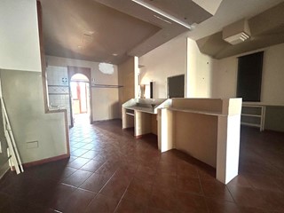 Negozio in Vendita a Pulsano, 148'000€, 126 m²