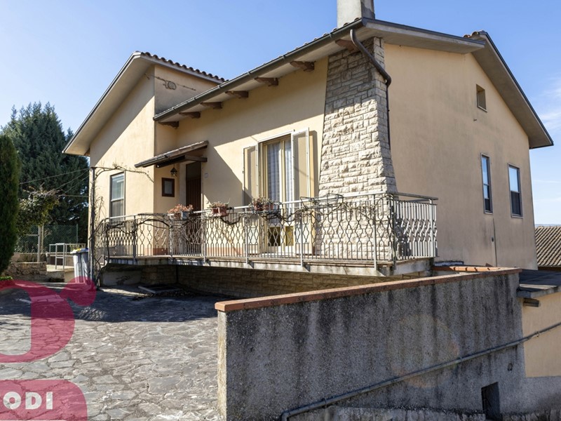 Casa Indipendente in Vendita a Todi, 175'000€, 240 m²